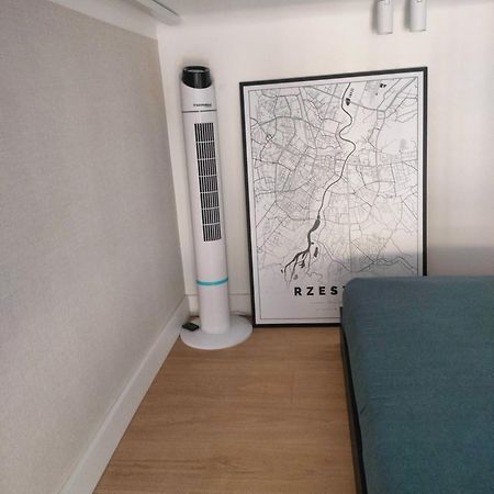 Apartament Paradise Zarzadzany Przez Gospodarza Osobe Fizyczna Self Check In Rzeszów Eksteriør bilde